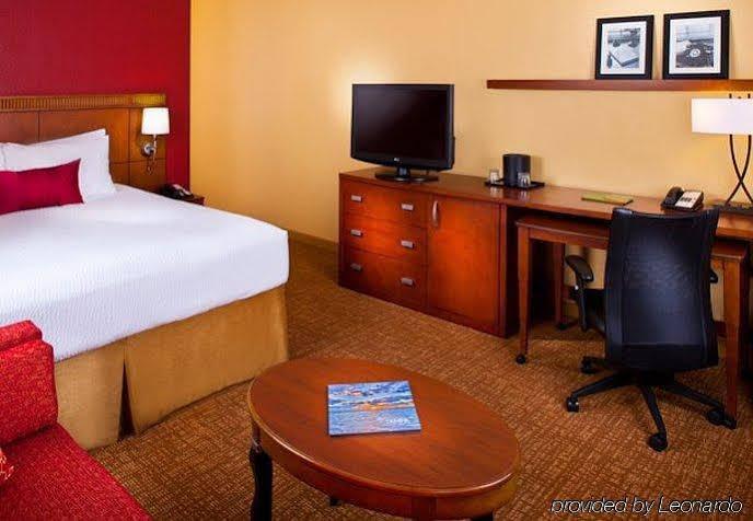 Courtyard Tampa Westshore/Airport Экстерьер фото
