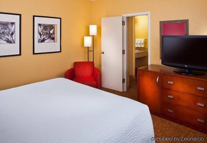 Courtyard Tampa Westshore/Airport Экстерьер фото