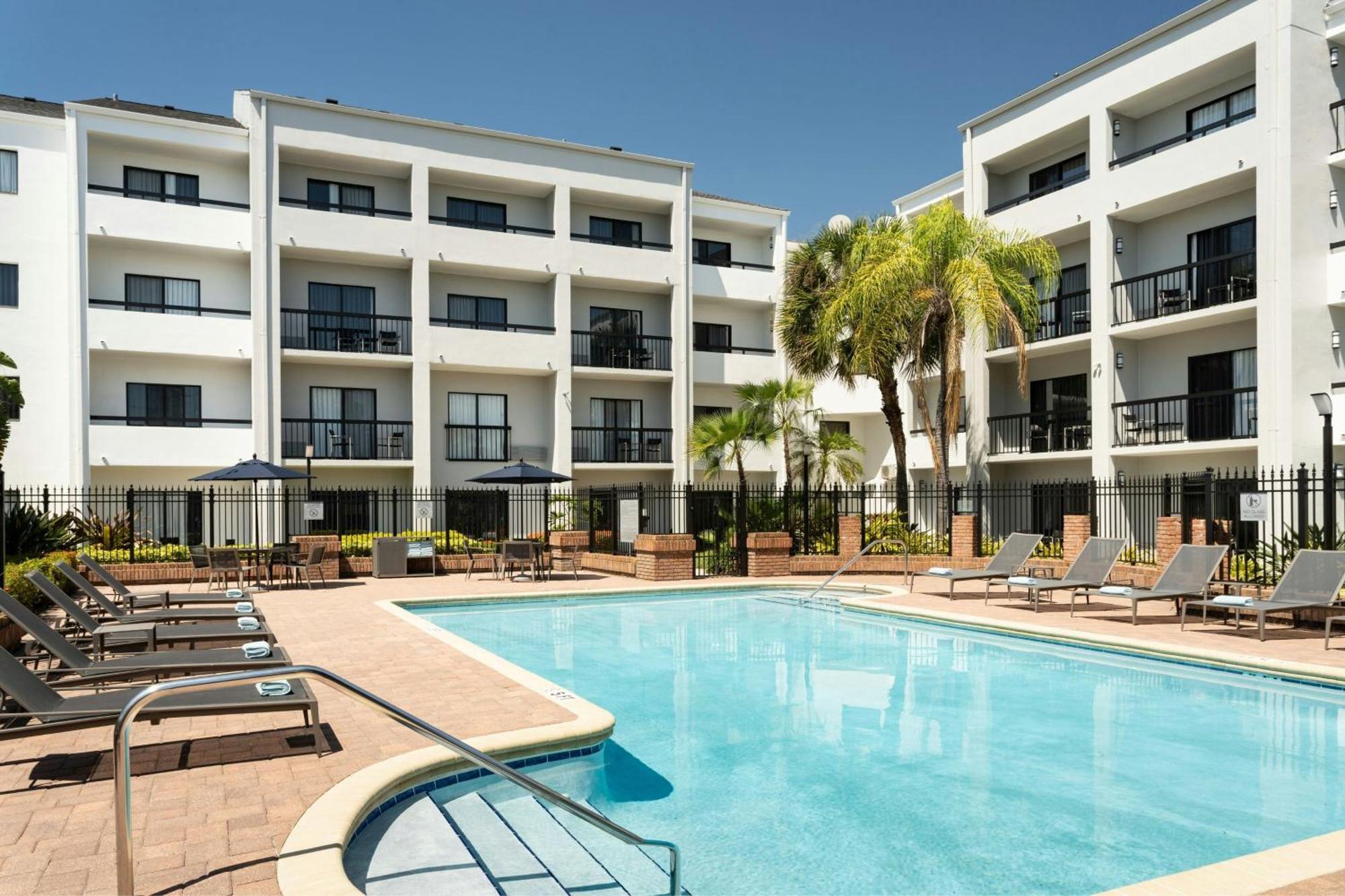 Courtyard Tampa Westshore/Airport Экстерьер фото