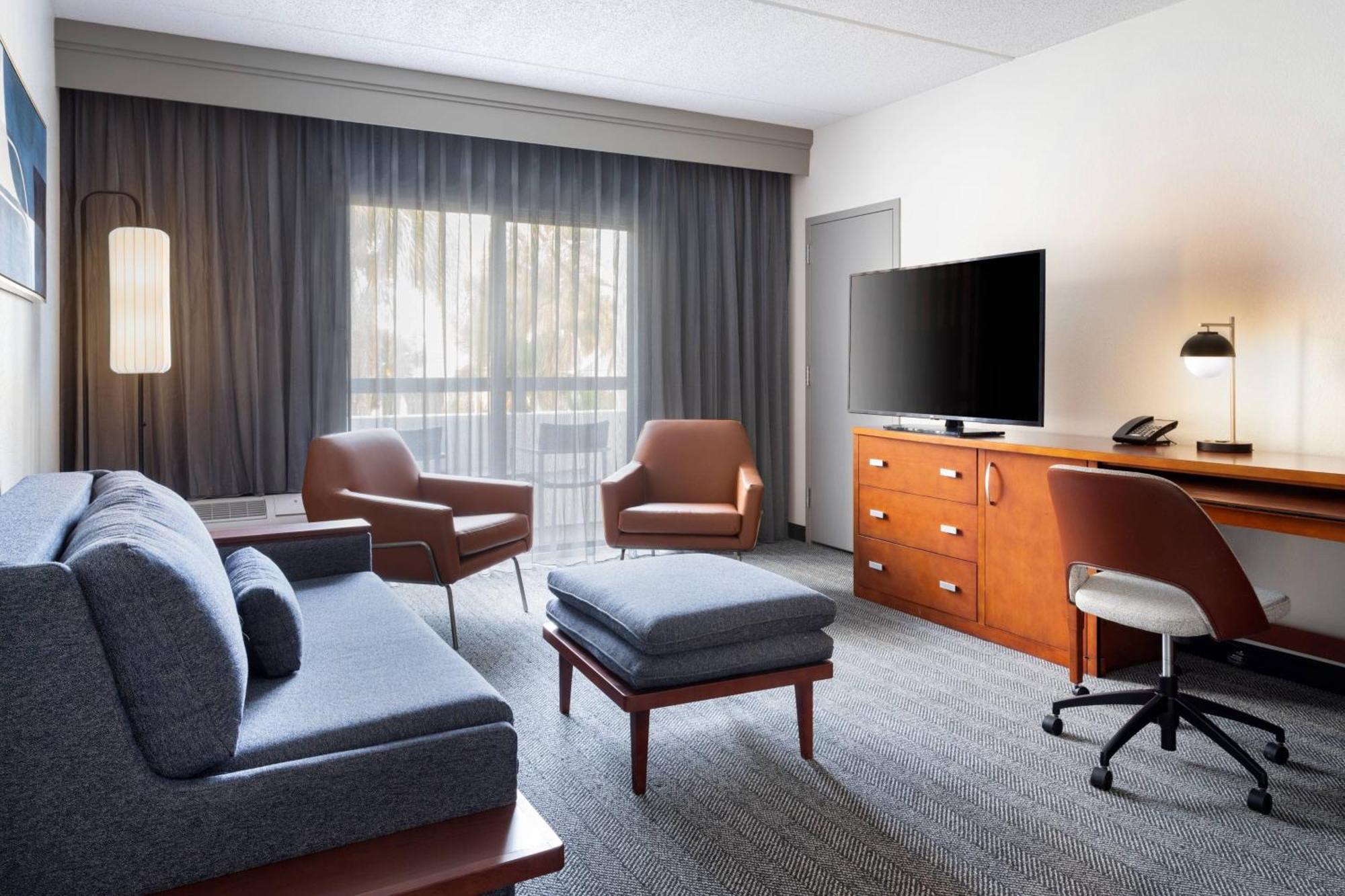 Courtyard Tampa Westshore/Airport Экстерьер фото