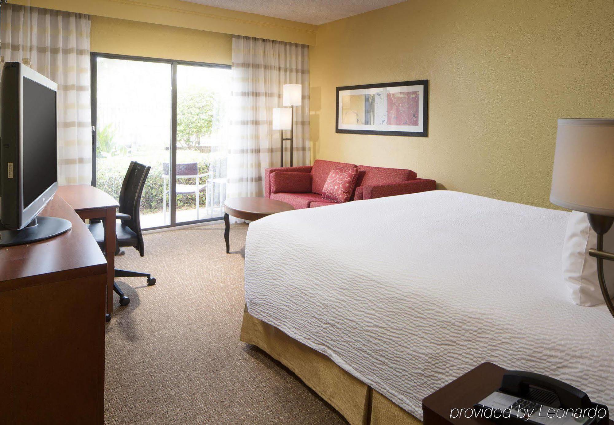 Courtyard Tampa Westshore/Airport Экстерьер фото