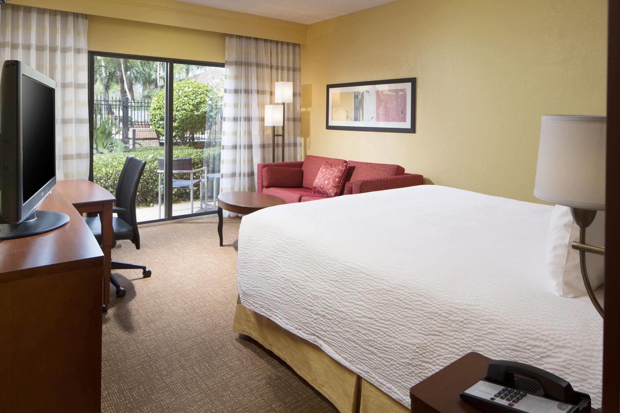 Courtyard Tampa Westshore/Airport Экстерьер фото
